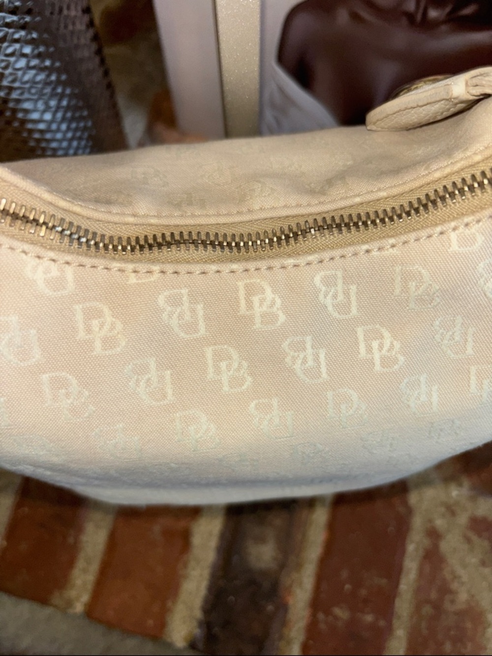 Dooney & Bourke - Picture 5 of 10